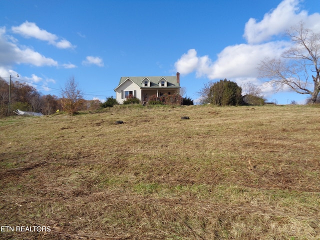 view of yard featuring a rural view