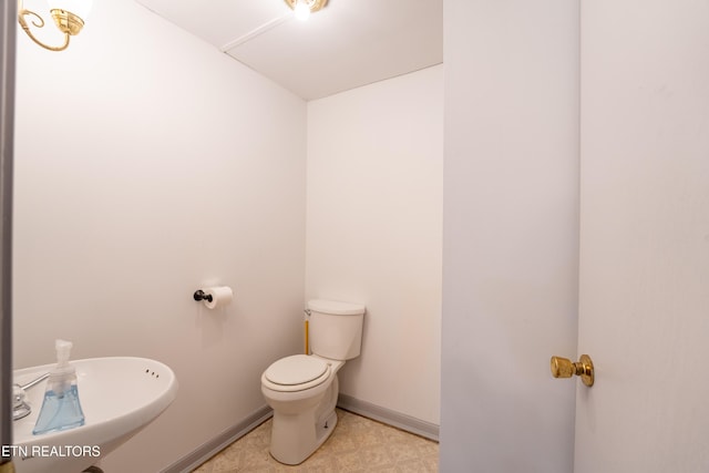 bathroom featuring sink and toilet