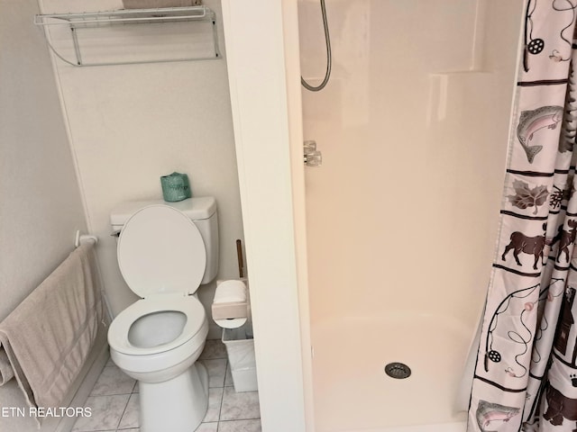 bathroom featuring tile patterned floors, toilet, and a shower with shower curtain