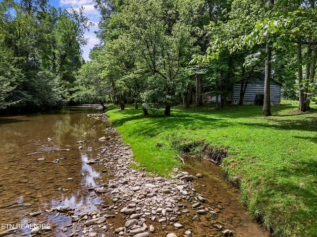 view of yard featuring a water view