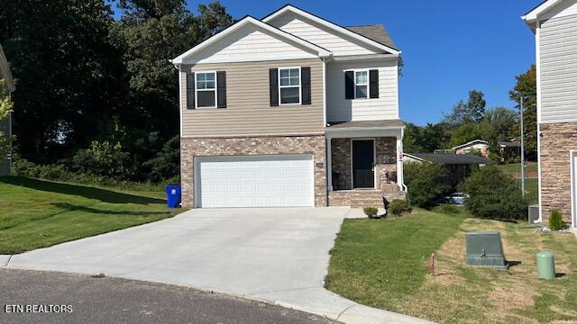 view of front facade featuring a garage and a front yard