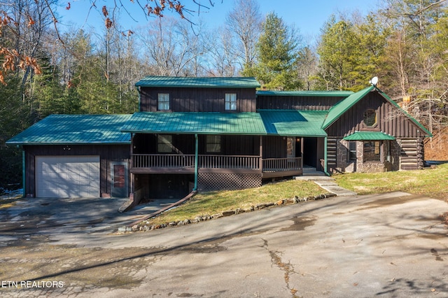 view of front facade with covered porch and a garage