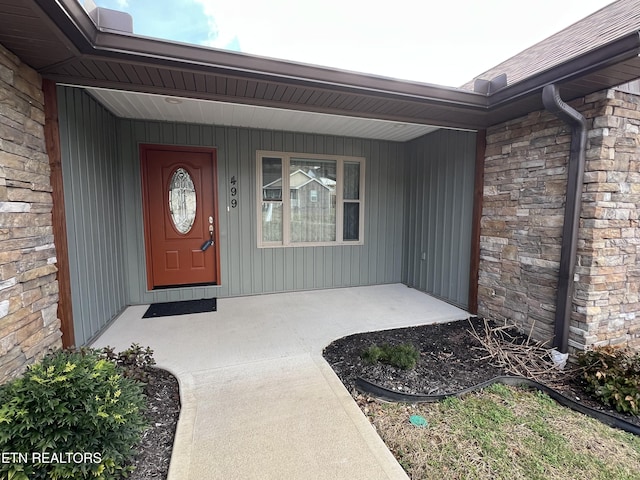 property entrance with covered porch