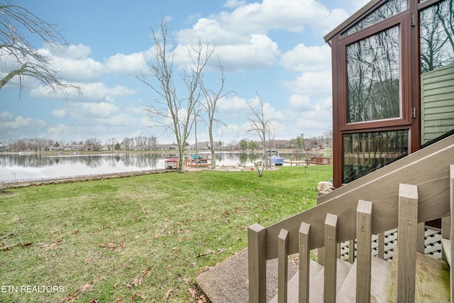 view of yard featuring a water view