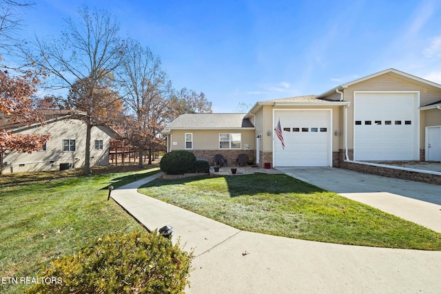 view of front of house featuring a front lawn