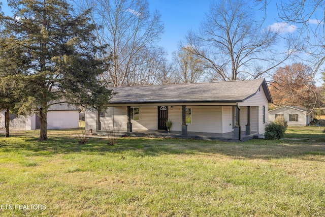 single story home with a front yard