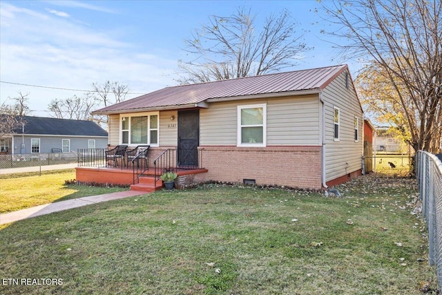 view of front of home with a front lawn