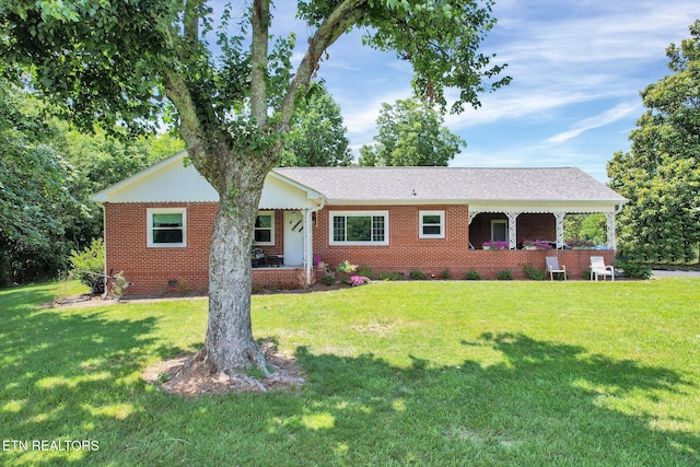 ranch-style home with a front yard