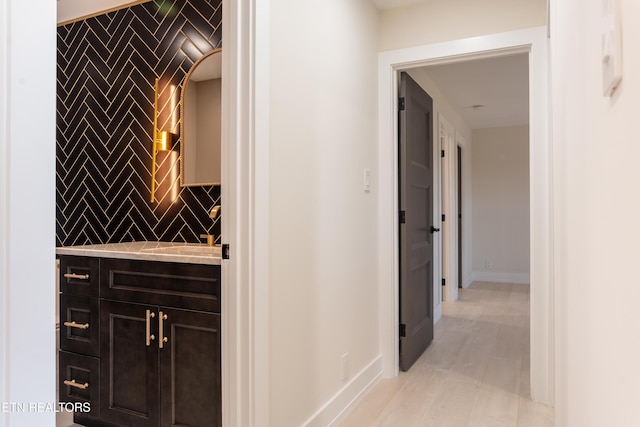 12000 S Fox Den Dr, Knoxville, TN 37934 - bar area with baseboards and tasteful backsplash