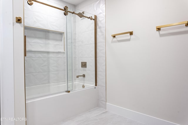 bathroom with combined bath / shower with glass door