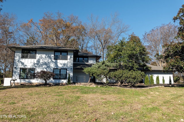 back of house featuring a yard