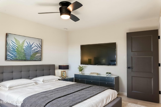 bedroom with ceiling fan