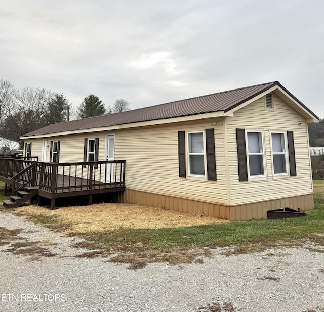 view of front of house featuring a wooden deck