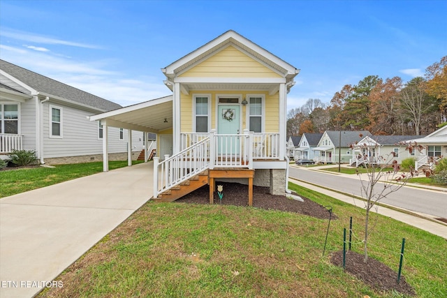 view of front of home featuring a carport and a front yard