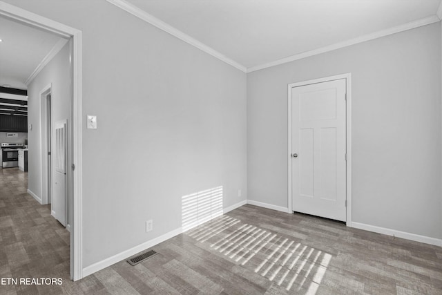 empty room featuring light hardwood / wood-style flooring and ornamental molding