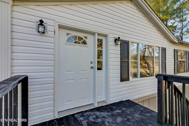 entrance to property featuring a deck