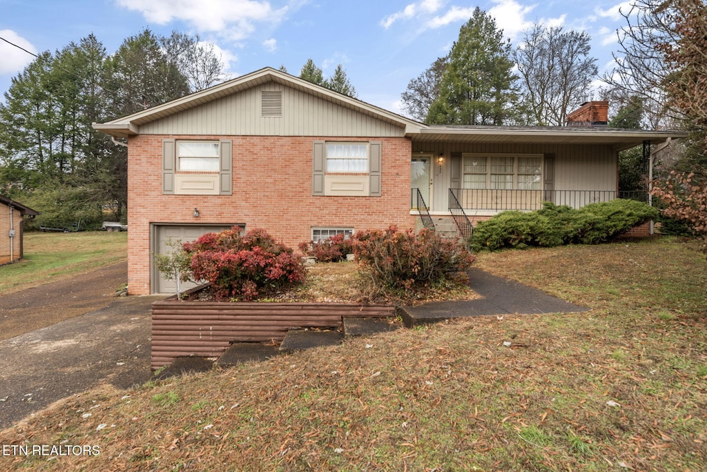 view of front of home featuring a garage