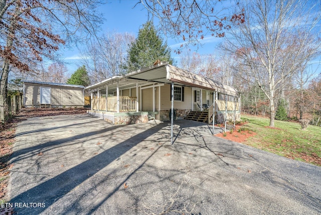 view of front of property featuring covered porch