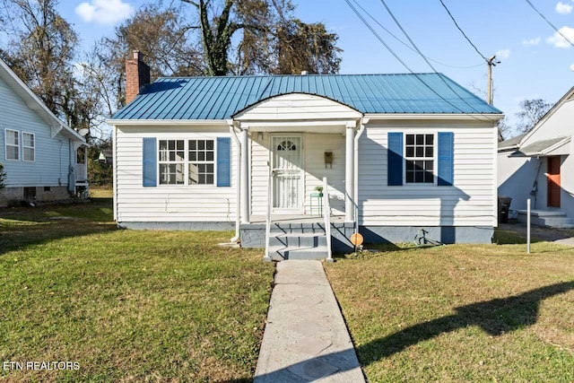 bungalow-style home featuring a front lawn