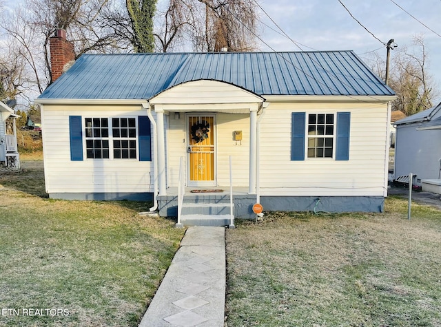 view of front of house featuring a front yard