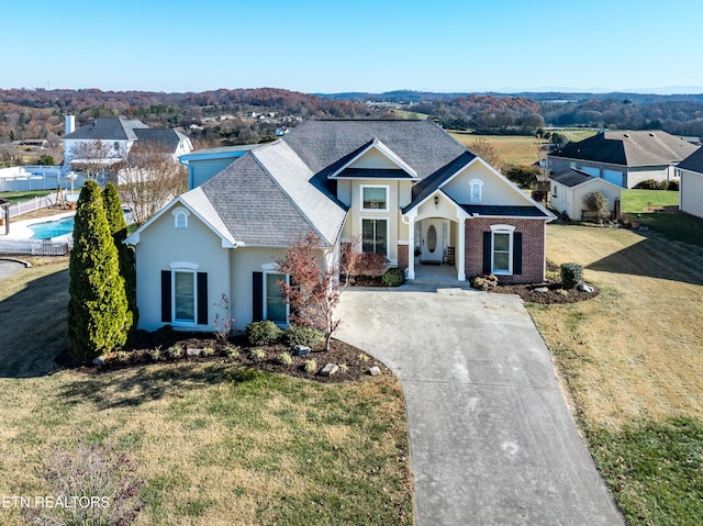 view of front of property with a front yard