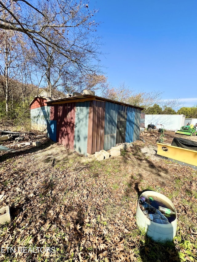 view of outbuilding