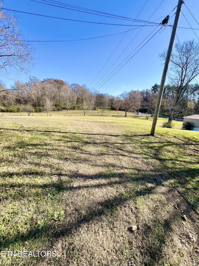 view of yard featuring a rural view