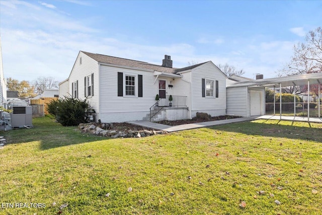 view of front of property featuring a carport and a front lawn