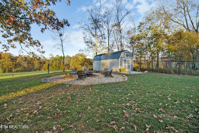 view of yard with a storage shed