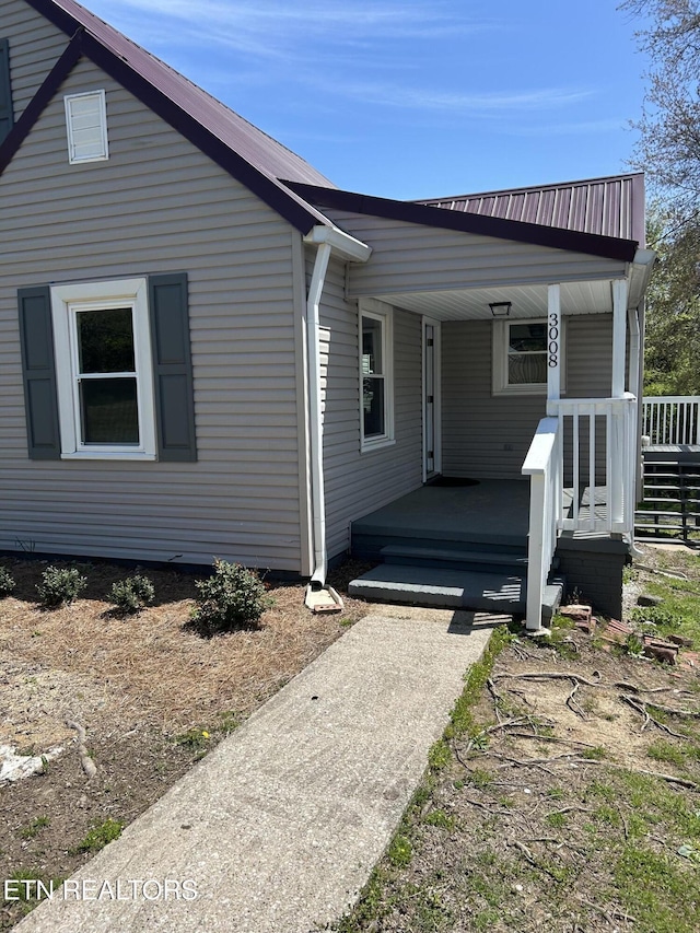 view of front of house featuring a porch