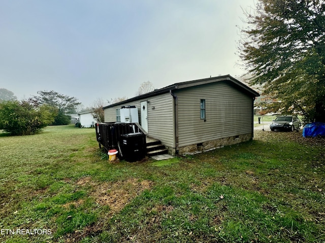 view of side of property featuring a lawn