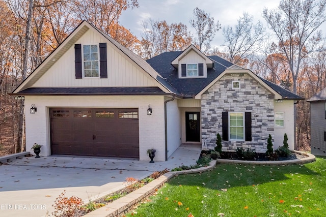 view of front of house featuring a front lawn and a garage