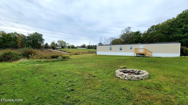 view of yard featuring an outdoor fire pit