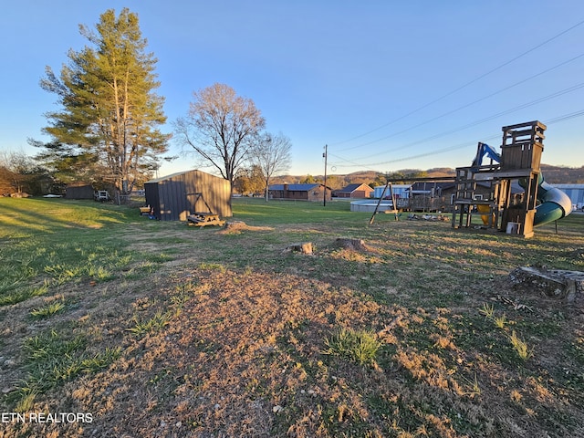 view of yard with a shed