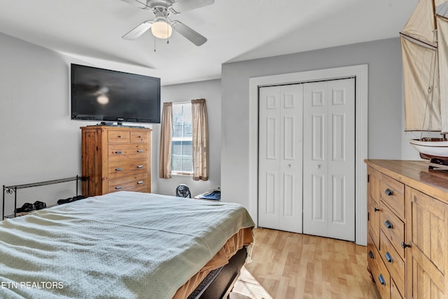 bedroom with light hardwood / wood-style flooring, a closet, and ceiling fan