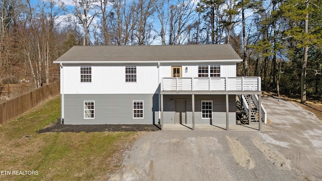 view of front of house featuring a wooden deck and a front lawn