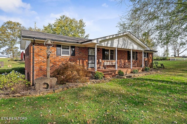 view of front of home with covered porch and a front lawn