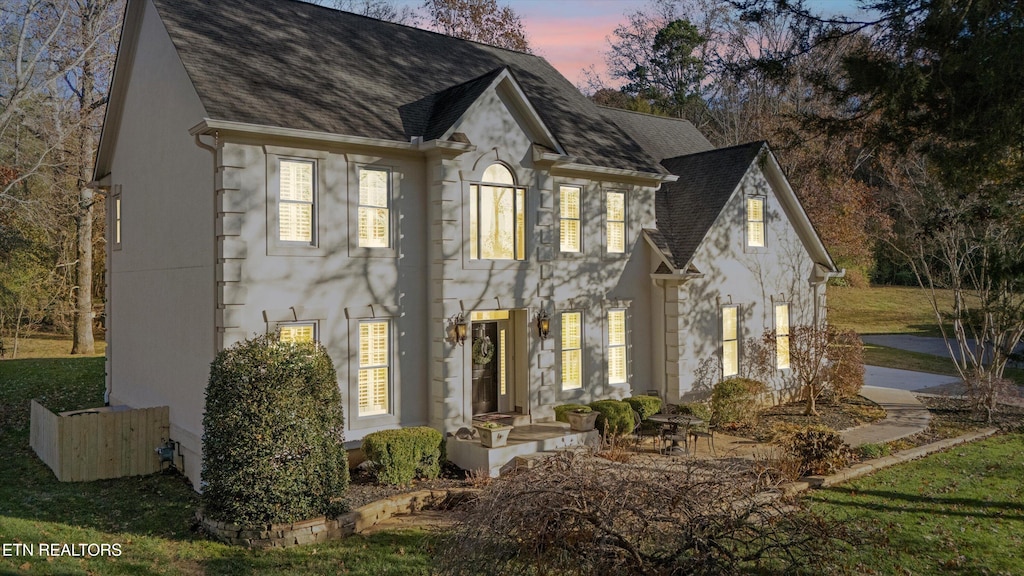 view of front of property with a yard