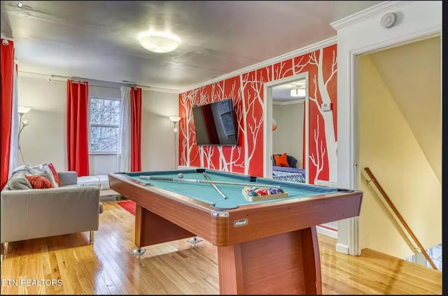 rec room featuring hardwood / wood-style floors, crown molding, and pool table