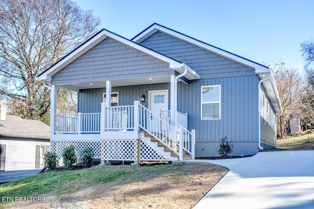 view of front of home featuring a porch