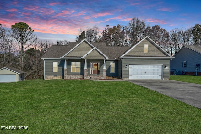 craftsman-style house featuring a lawn and a garage