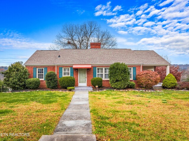 single story home featuring a front yard