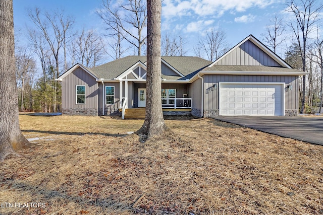 single story home featuring a garage