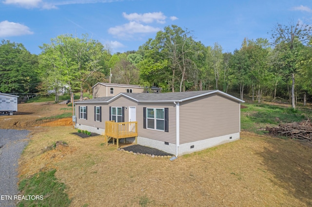 view of front of house with a front lawn