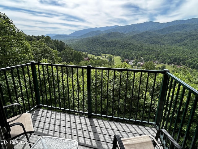 balcony featuring a mountain view