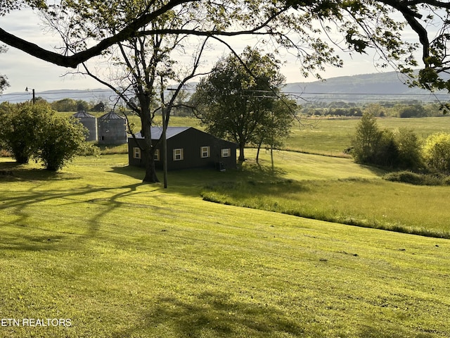 view of yard with a mountain view