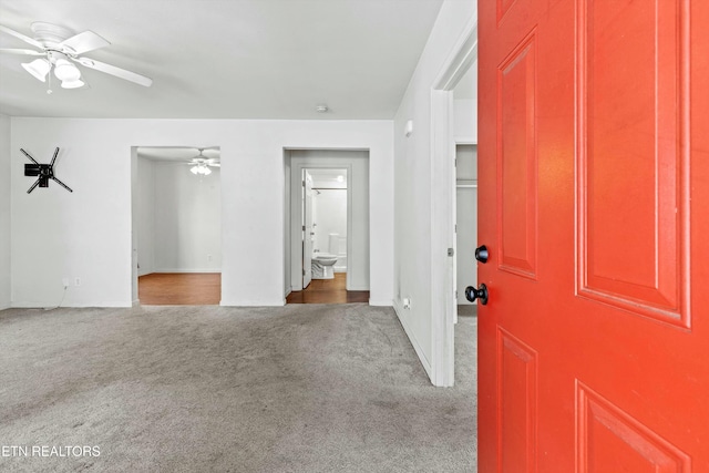 carpeted entryway featuring ceiling fan