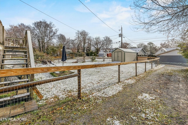 view of yard with a storage shed