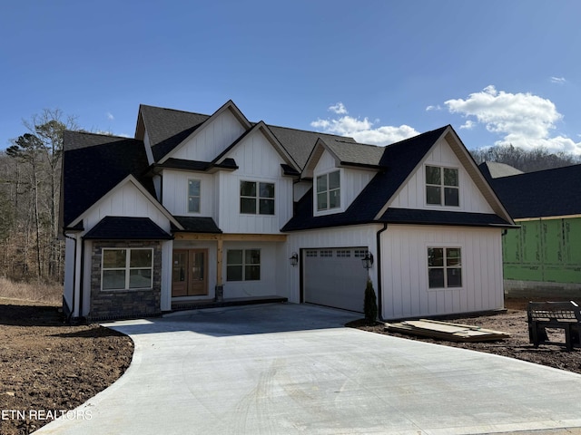 view of front facade featuring a garage