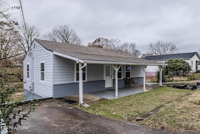 view of front of home with a front yard